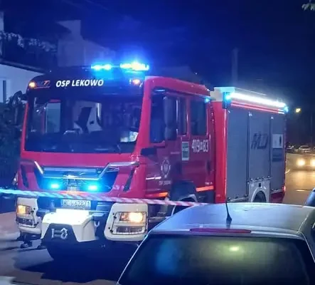 Pożar bloku w Ciechanowie. Akcja strażaków trwała ponad dwie godziny