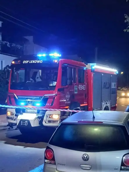 Pożar bloku w Ciechanowie. Akcja strażaków trwała ponad dwie godziny