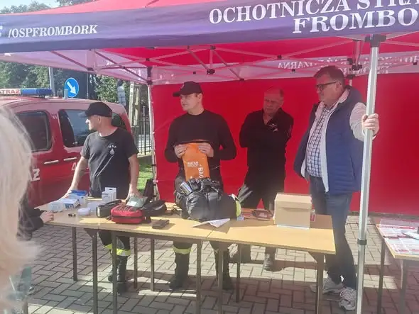 Frombork: Strażacy z OSP uczyli mieszkańców, jak reagować w sytuacjach zagrożenia