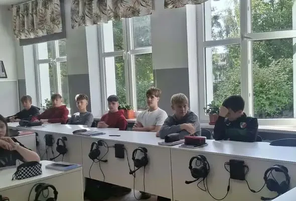 Dzień Chłopaka w Szkole Podstawowej nr 3 w Braniewie – słodkie upominki i mnóstwo uśmiechów