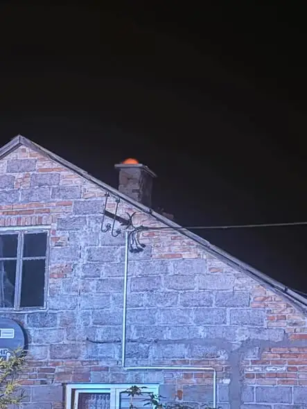 Pożar sadzy w przewodzie kominowym w Lekowie — akcja strażaków trwała blisko dwie godziny