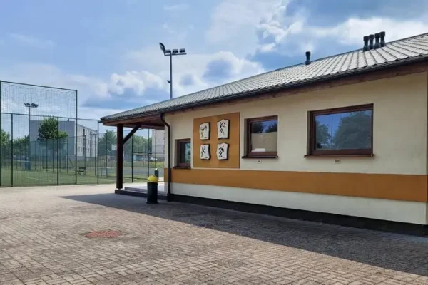 Boisko Orlik we Fromborku zamknięte od dziś – trwają prace naprawcze nawierzchni