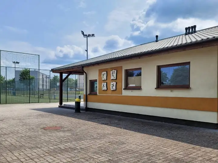 Boisko Orlik we Fromborku zamknięte od dziś – trwają prace naprawcze nawierzchni
